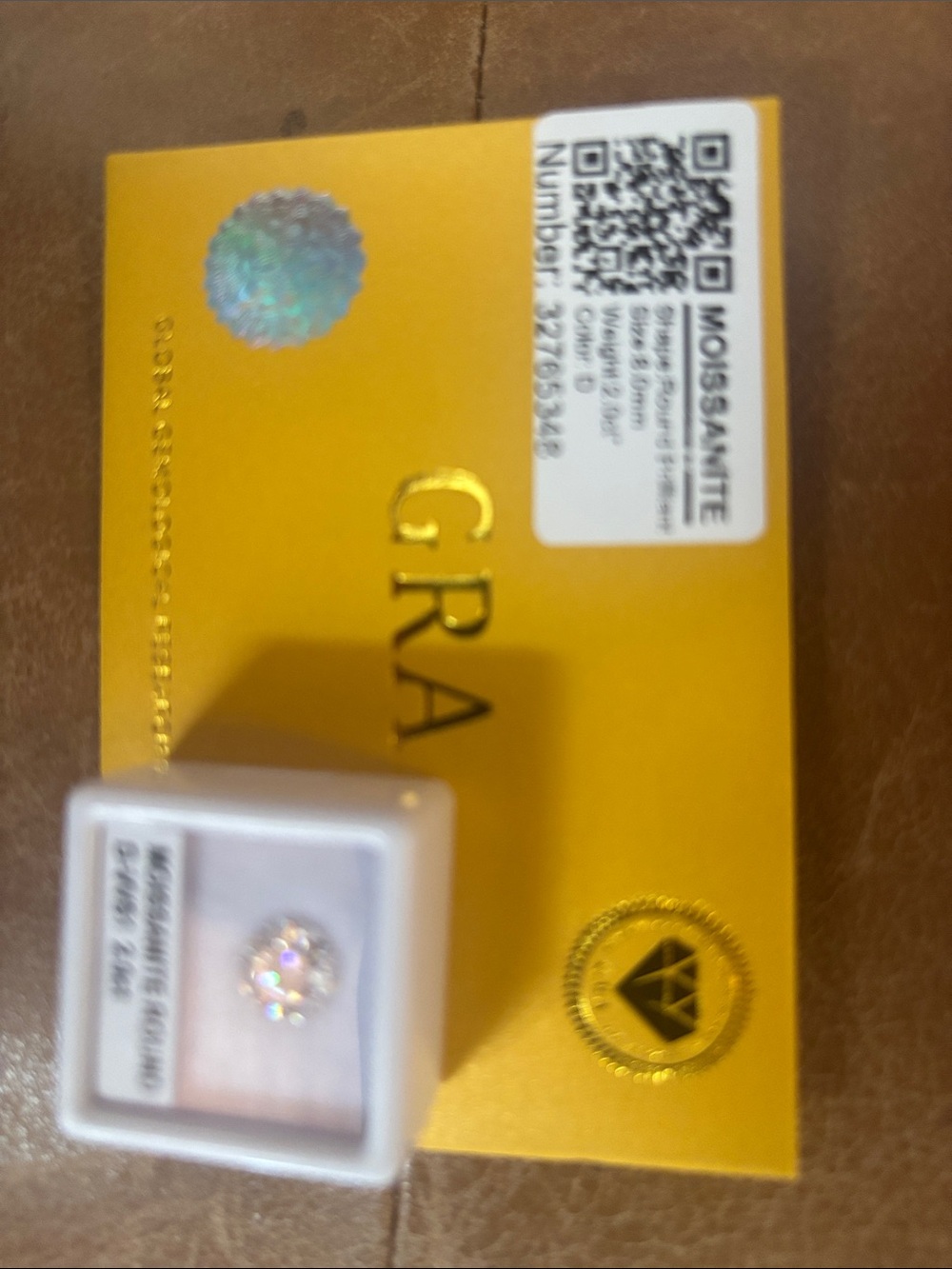 Moissanite Round Stone Color D 2.0 ct with certificate of authenticity - Picture 2 of 3